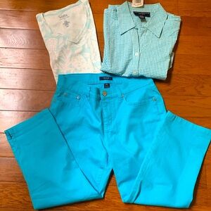 NWOT Chaps, capris size size 4 color, blue